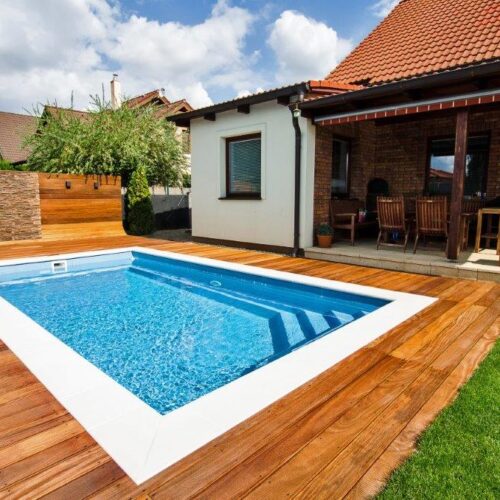 בריכת שחייה Briliant